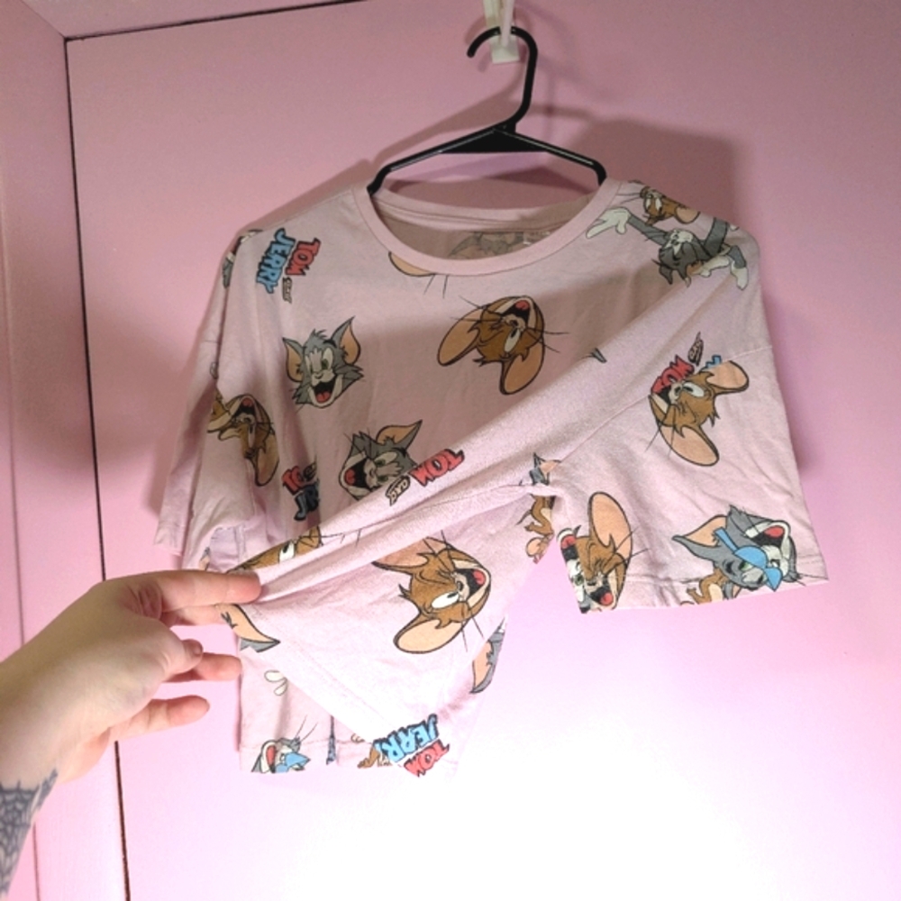 🔥 Tom and Jerry Pink Crop Top - Picture 2 of 4